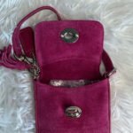 y2k COACH Vintage Pink Suede Turnlock Card Case / Holder Wristlet - Image 4