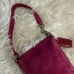 y2k COACH Vintage Pink Suede Turnlock Card Case / Holder Wristlet - Image 9